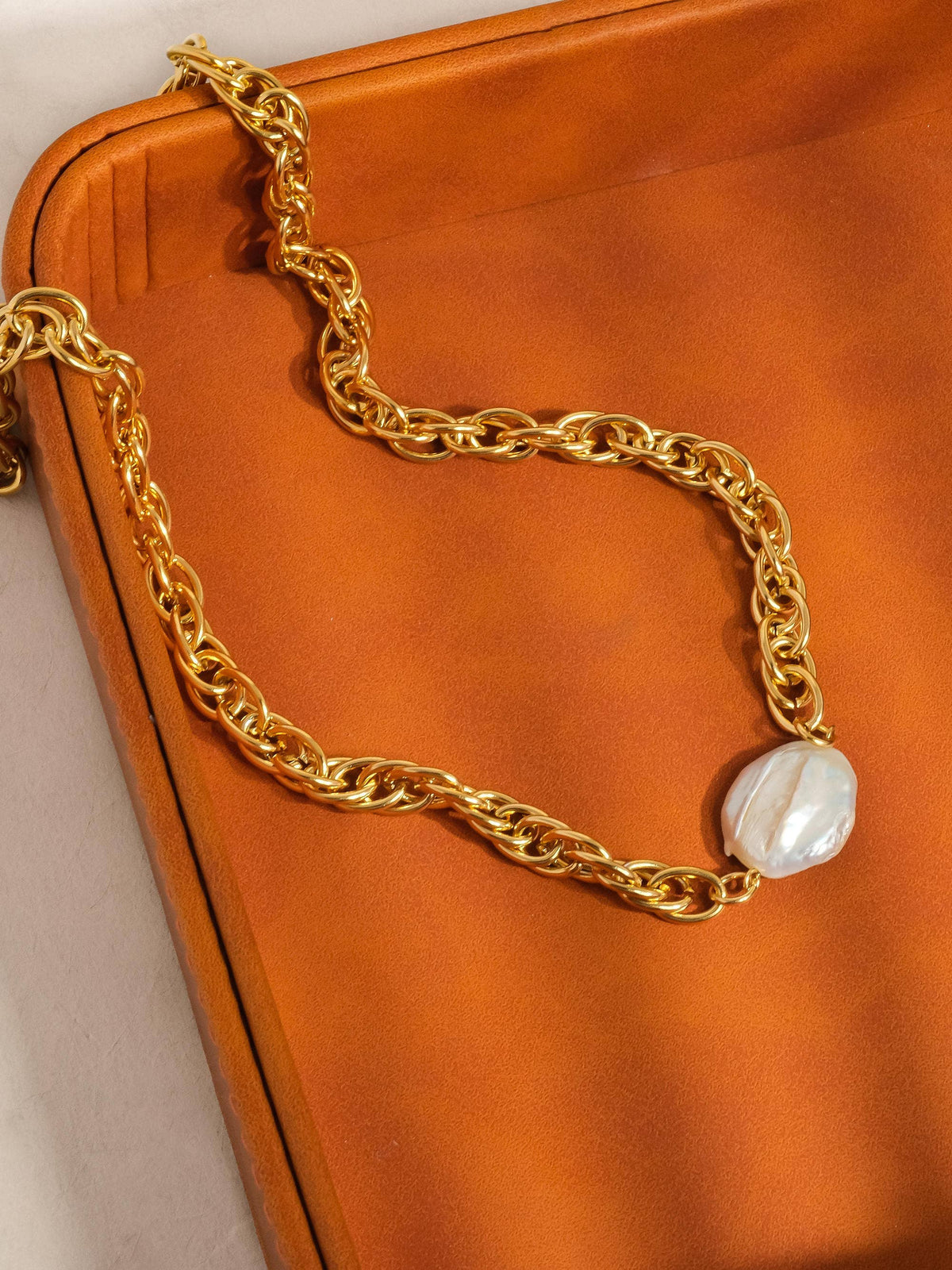 Loan Pearl Chain Necklace