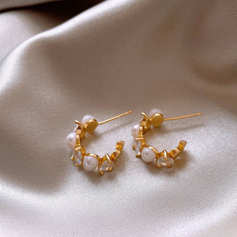 Sweet Delicate Pearl Earrings