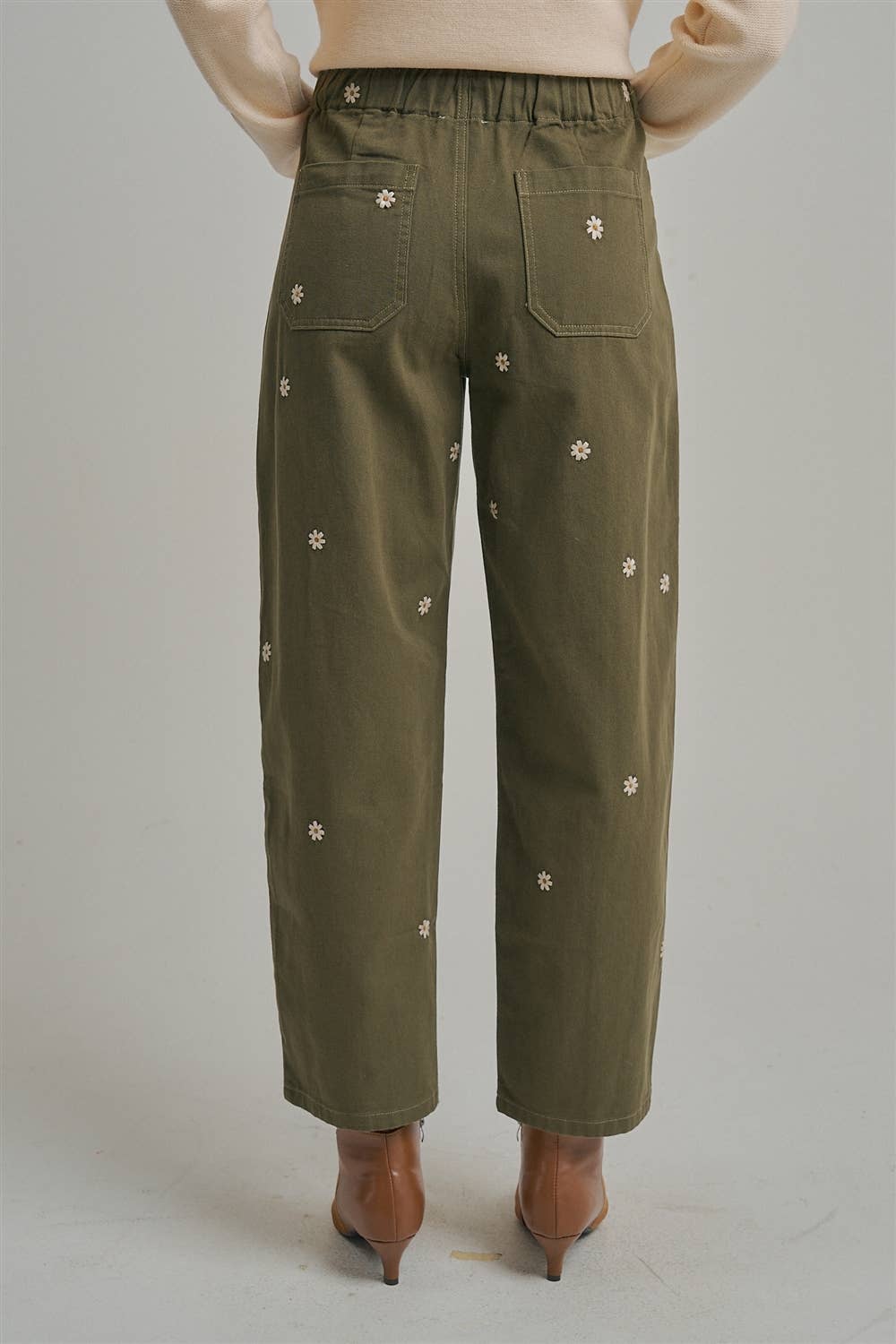 Floral Embroidered Barrel Jeans