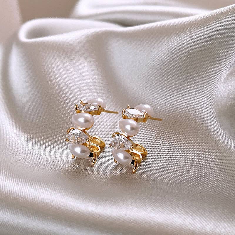 Sweet Delicate Pearl Earrings