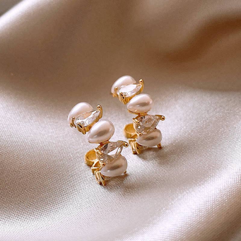 Sweet Delicate Pearl Earrings