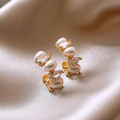 Sweet Delicate Pearl Earrings